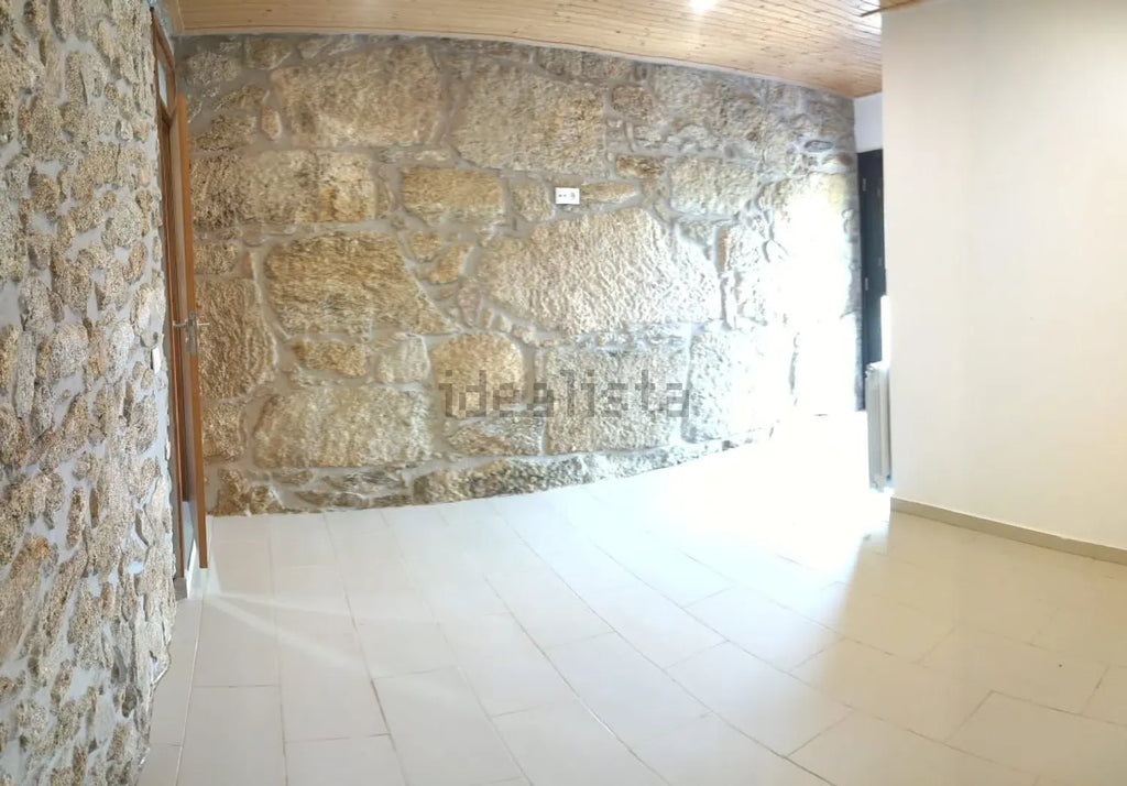 Excelente Moradia Independente T3 em Pedra com Jardim, Sabariz - Vila Verde!